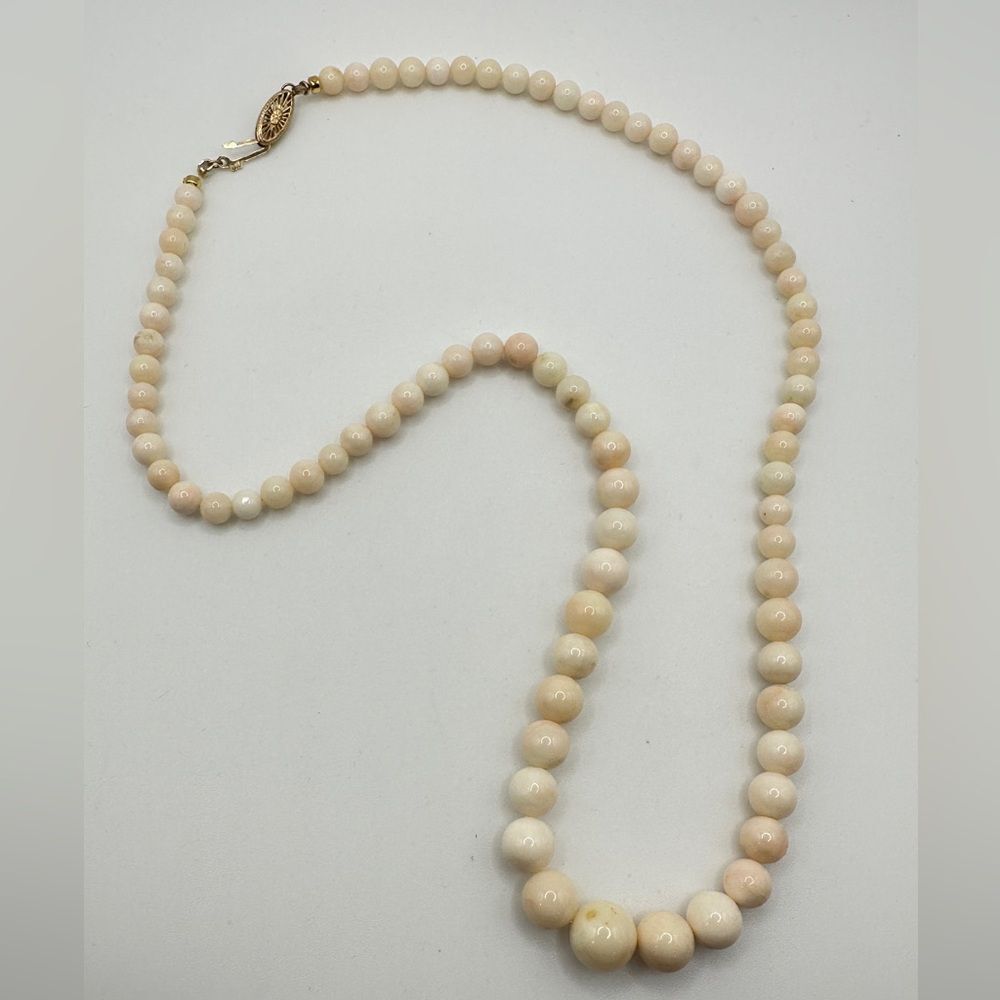 20" VTG Angel Skin Coral Graduated beaded necklace with‎ 14kt YG clasp/end caps!